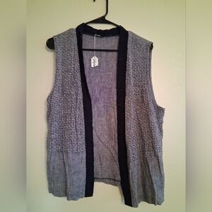 Linen-blend vest with Japanese inspired minimal disign